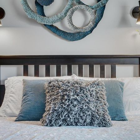 The Serenity Suite - Main Street Lodge In Берлин Екстериор снимка