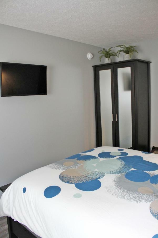 The Serenity Suite - Main Street Lodge In Берлин Екстериор снимка